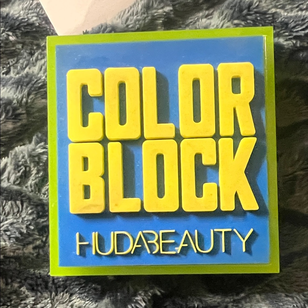 HUDA BEAUTY Color Block Palette - Blue and Yellow